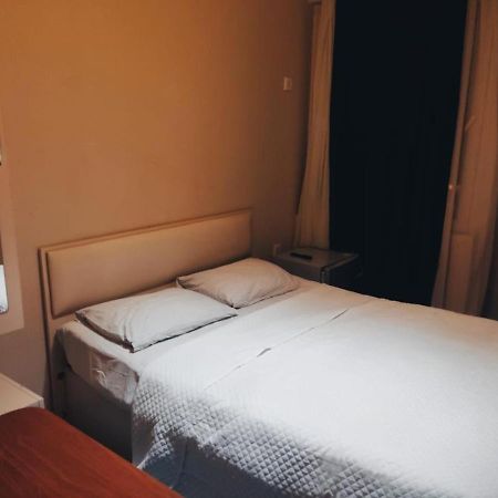 Golden Fish Hotel Батуми Екстериор снимка