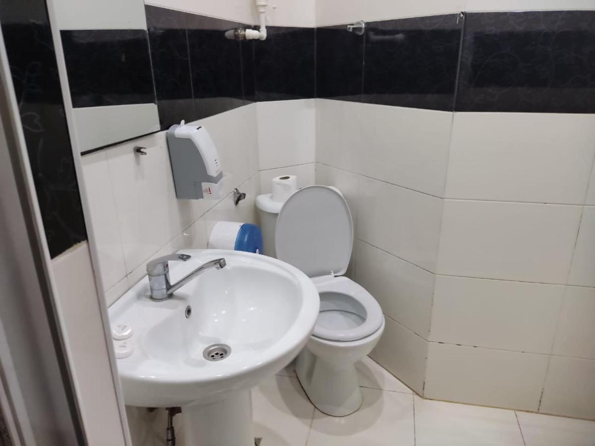 Golden Fish Hotel Батуми Екстериор снимка