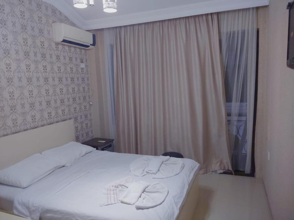 Golden Fish Hotel Батуми Екстериор снимка