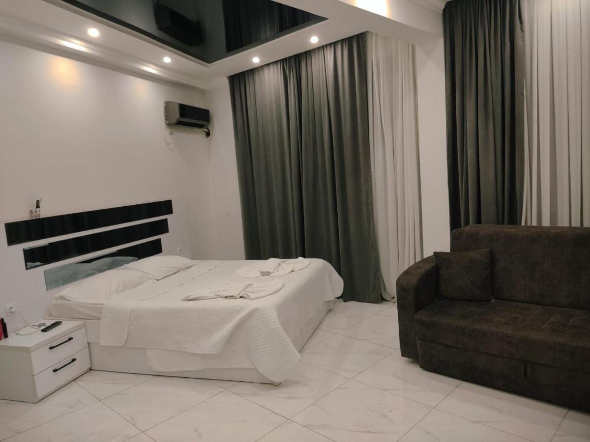Golden Fish Hotel Батуми Екстериор снимка