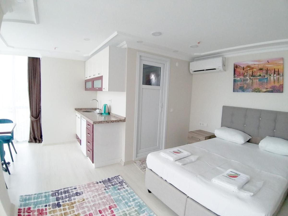 Golden Fish Hotel Батуми Екстериор снимка