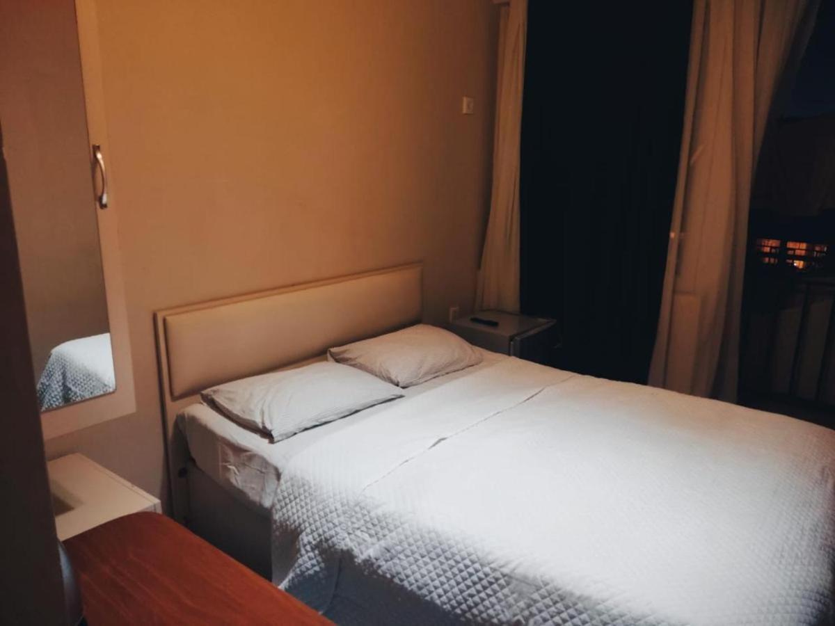Golden Fish Hotel Батуми Екстериор снимка
